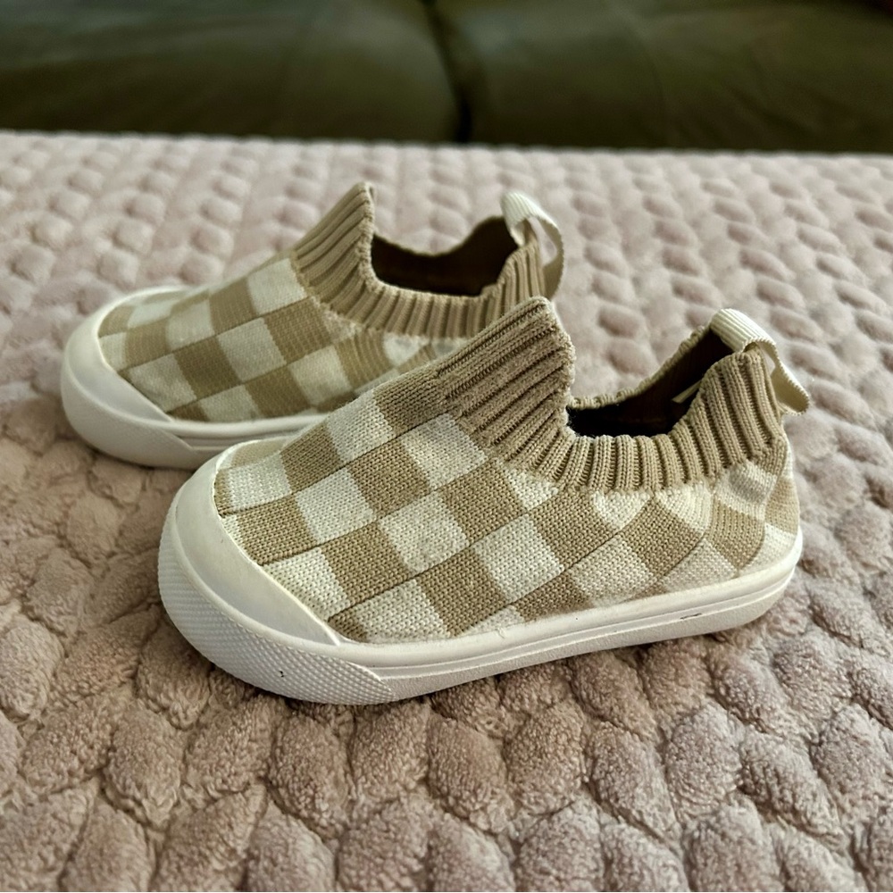 BMCITYBM Baby Tan White Checkered SHOES Unisex size 5
